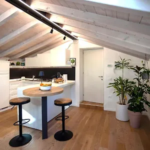 Apartment Casa Tonde - Attico In Palazzetto Storico, Bassano del Grappa